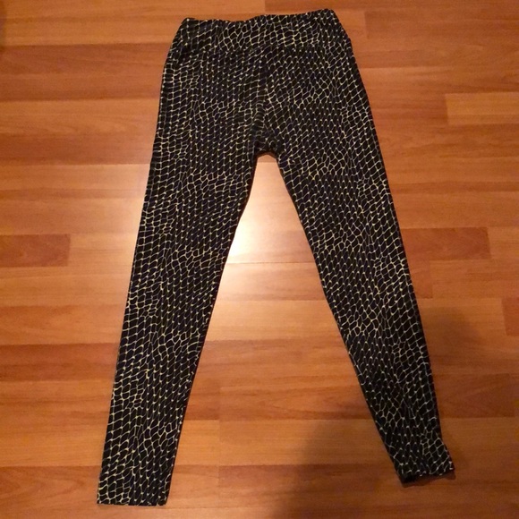 LuLaRoe black scale print leggings - Picture 2 of 7